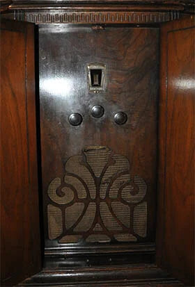 1931 PHILCO MODEL 90 SUPERHETERODYNE CATHEDRAL CABINET RADIO